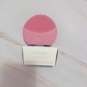 Foreo luna mini 2 facial cleansing device, with usb cord, chargeable